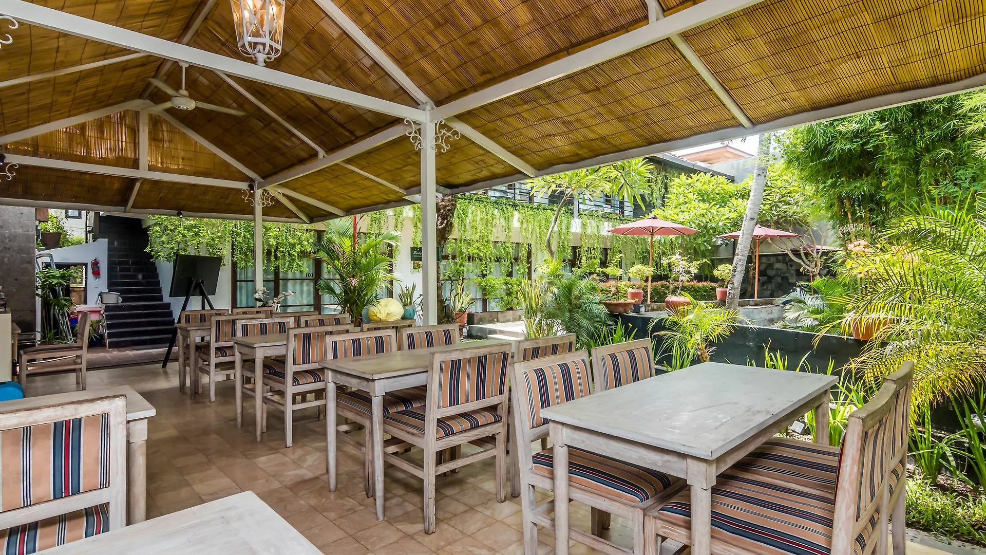 Zen Rooms Seminyak Kunti Nuansa בית הארחה סמיניאק
